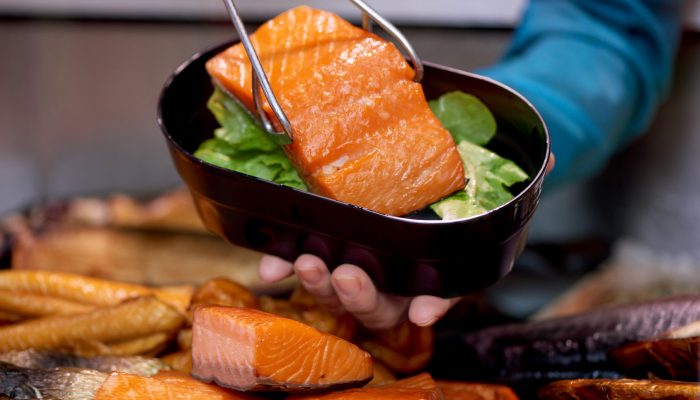 FairBox – Lachs auf Salatbett FairBox - Lachs auf Salatbett